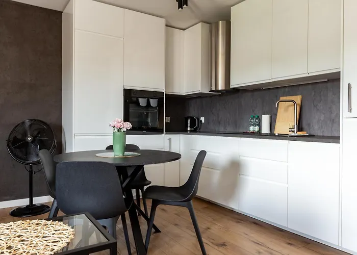 Marina Chic By Bookinghost *