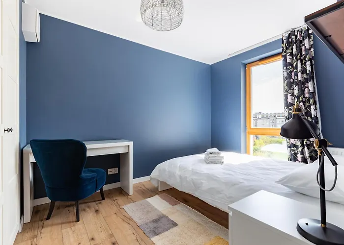 Marina Chic By Bookinghost